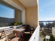 Parvekkeelta voit ihailla Pyhäjärvi-näkymää