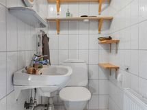 Saunatilan erillinen WC