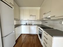 Keittiö, astianpesukoneella