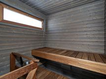 Oma ikkunallinen sauna.